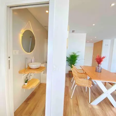 Front View By Sol Maestranza * 马尔韦利亚