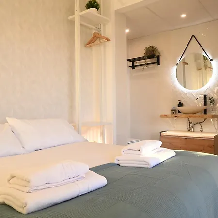 公寓 Front View By Sol Maestranza *