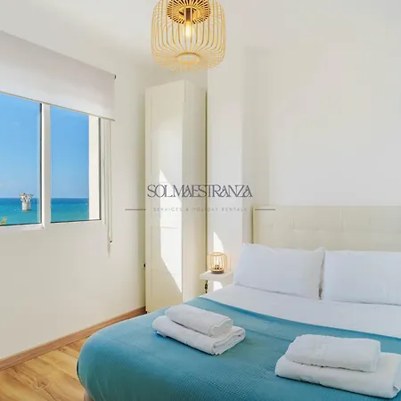 Front View By Sol Maestranza * 马尔韦利亚